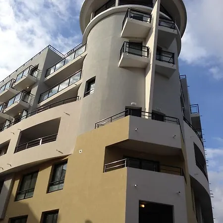 Rue Merle アパート *